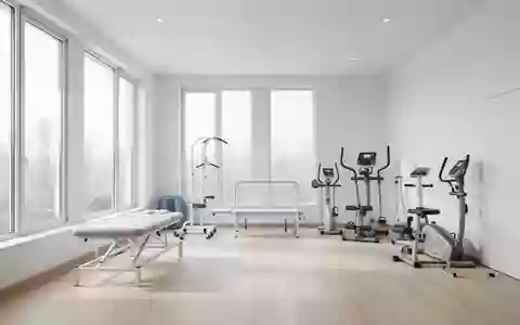 Ein heller, moderner Therapieraum mit professioneller medizinischer Ausstattung und natürlichem Lichteinfall. - Foto: über boerse-global.de