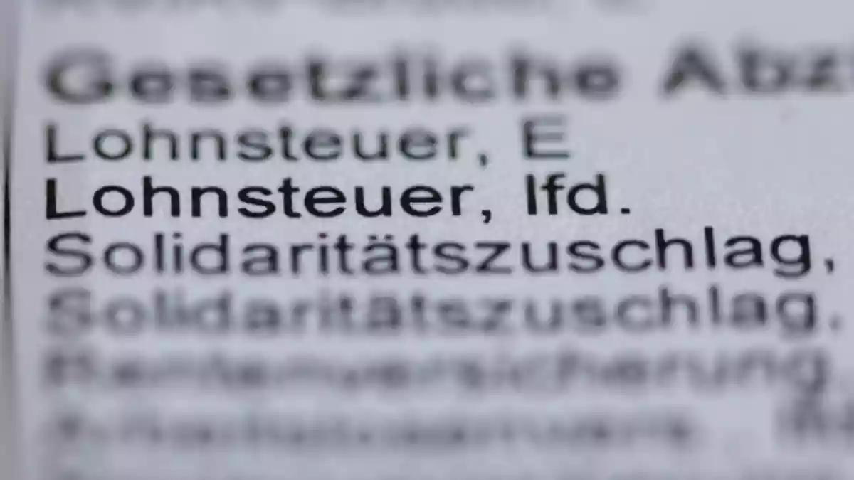 Wer eine Lohnsteuerermäßigung beantragen möchte, muss auf Fristen achten. (Symbolbild) - Bild: Jens Büttner/dpa-Zentralbild/dpa