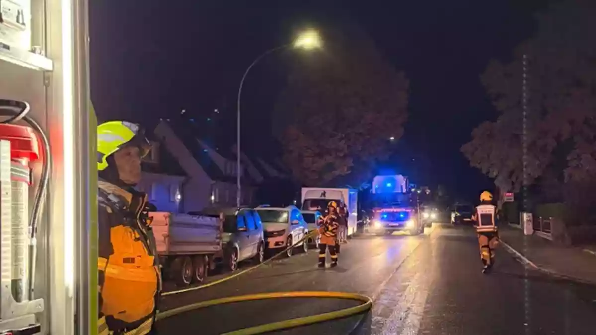 FW-PI: Feuer in einem Lokal in Schenefeld - angrenzendes Wohnhaus evakuiert - Bild: presseportal.de