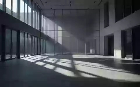 Ein heller, leerer Raum mit hohen Fenstern, durch die Sonnenlicht lange, geometrische Schatten auf den Boden wirft. - Foto: über boerse-global.de