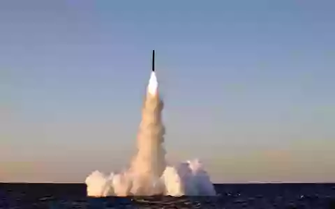 Nordkorea testete in den vergangenen Wochen immer wieder Raketen. (Archivbild) - Foto: Uncredited/KCNA via KNS via AP/dpa