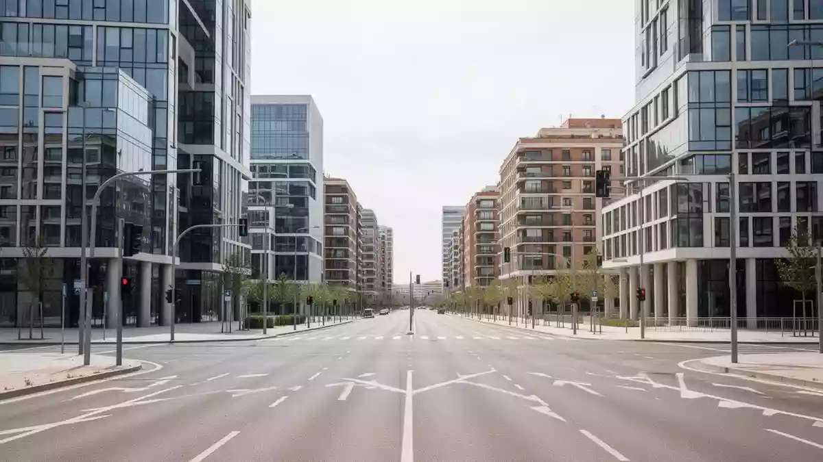 Moderne Straßenkreuzung in einem nördlichen Stadtteil von Madrid bei Tageslicht ohne Menschen oder Fahrzeuge. Illustration mit AI erstellt.