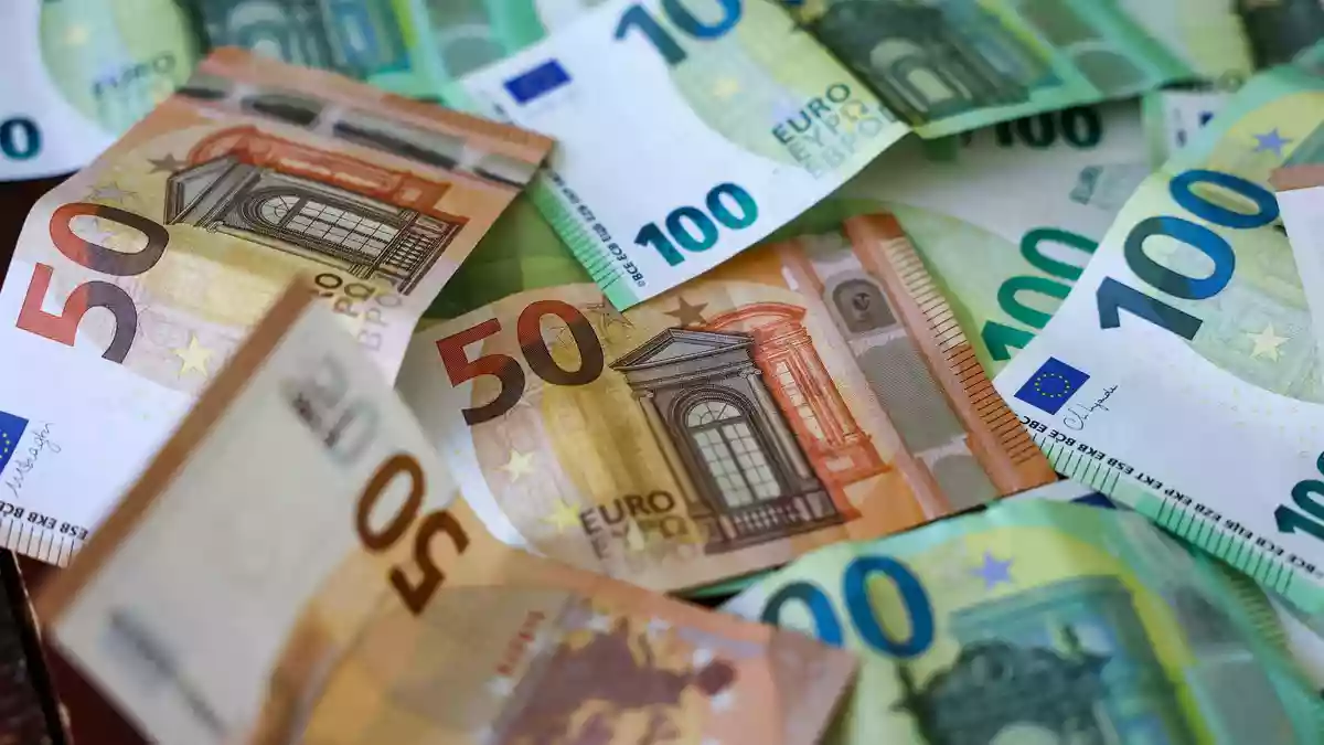 Zum Jahresende 2025 wuchs das kommunale Schuldenvolumen auf 378,9 Milliarden Euro an. (Symbolbild) - Bild: Jan Woitas/dpa