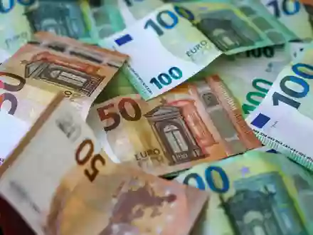 Zum Jahresende 2025 wuchs das kommunale Schuldenvolumen auf 378,9 Milliarden Euro an. (Symbolbild) - Foto: Jan Woitas/dpa