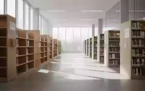 Heller, minimalistischer Bibliotheksraum mit Holzregalen und natürlichem Lichteinfall. - Foto: über boerse-global.de