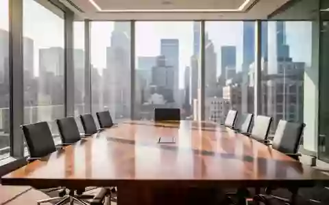 Ein moderner Konferenzraum in einem Bürogebäude mit Blick auf eine Finanzmetropole. - Foto: über boerse-global.de