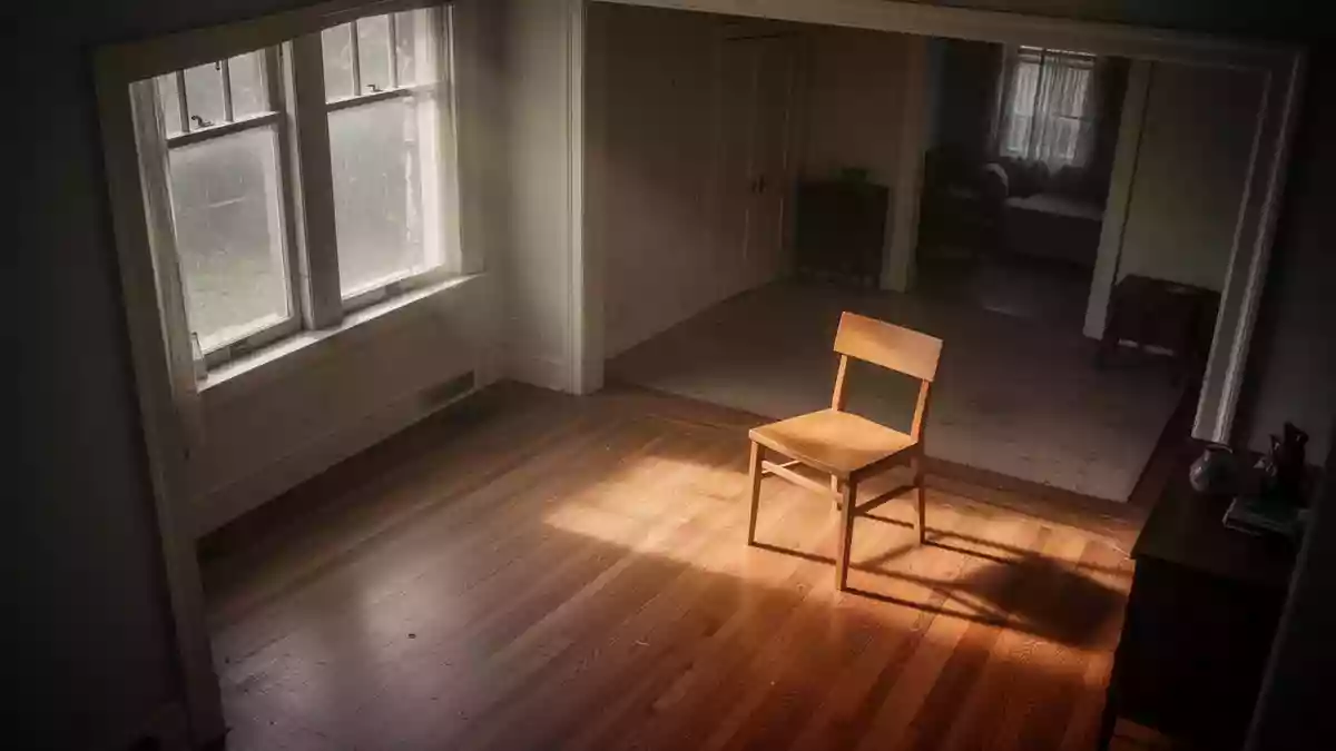 Ein leerer Wohnraum mit einfallendem Tageslicht auf einem Holzboden, der eine ruhige häusliche Umgebung darstellt. Illustration mit AI erstellt.