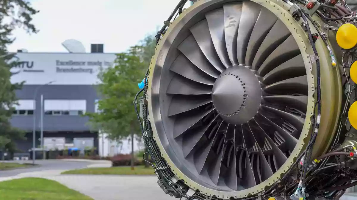 Der Triebwerkshersteller MTU beliefert hauptsächlich Airbus und Boeing. (Archivbild) - Bild: Patrick Pleul/dpa-Zentralbild/dpa