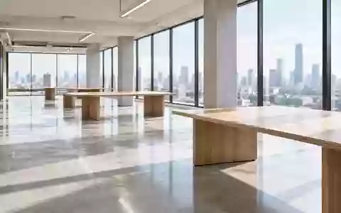Heller, moderner Büroraum mit minimalistischem Design, bodentiefen Fenstern und viel natürlichem Tageslicht. - Foto: über boerse-global.de