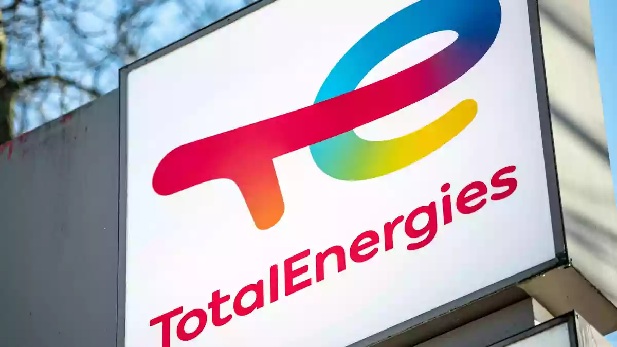 Bei Totalenergies schnellte der Nettogewinn im dritten Quartal allein im Vergleich zum zweiten Jahresviertel um gut die Hälfte nach oben. - Bild: Fabian Sommer/dpa