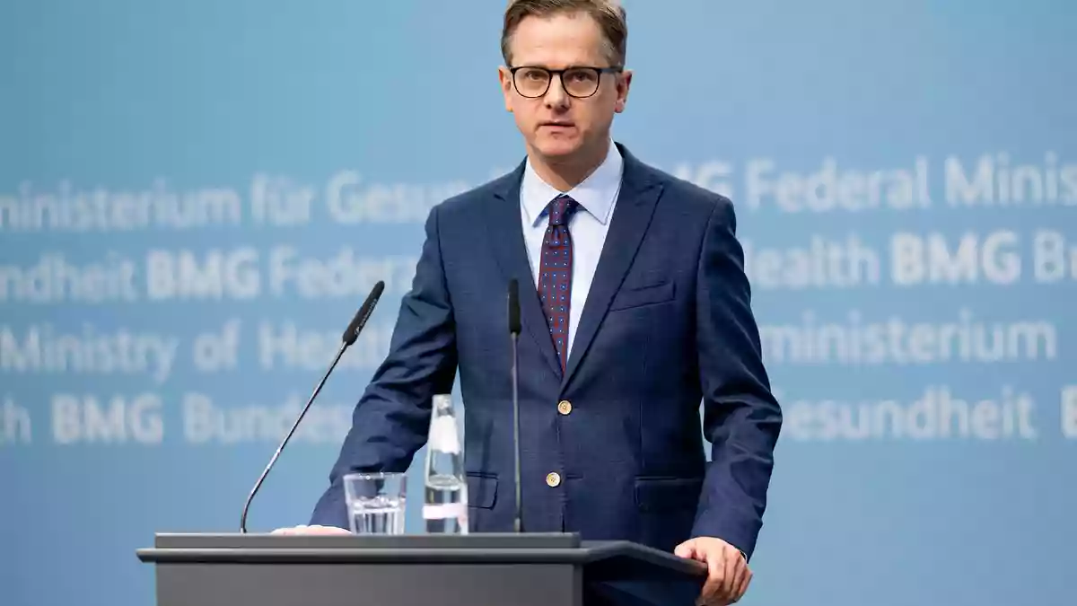 Gesundheitsminister Linemann schließt Leistungskürzungen in der Pflegeversicherung nicht aus. - Bild: Fabian Sommer/dpa