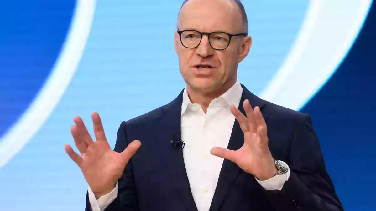 VW-Finanzchef Antlitz:  «Der Markterfolg unserer Elektrofahrzeuge setzt unser Ergebnis zusätzlich unter Druck». (Archivbild) - Bild: Julian Stratenschulte/dpa
