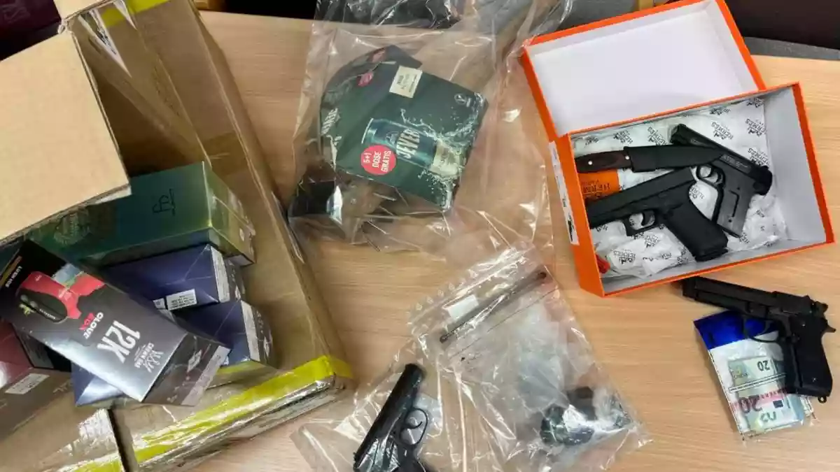 POL-WHV: Umfangreiche Durchsuchungsmaßnahmen gegen den organisierten Betäubungsmittelhandel - Polizei durchsucht 14 Objekte in Wilhelmshaven und Friesland - Bilder - Bild: presseportal.de