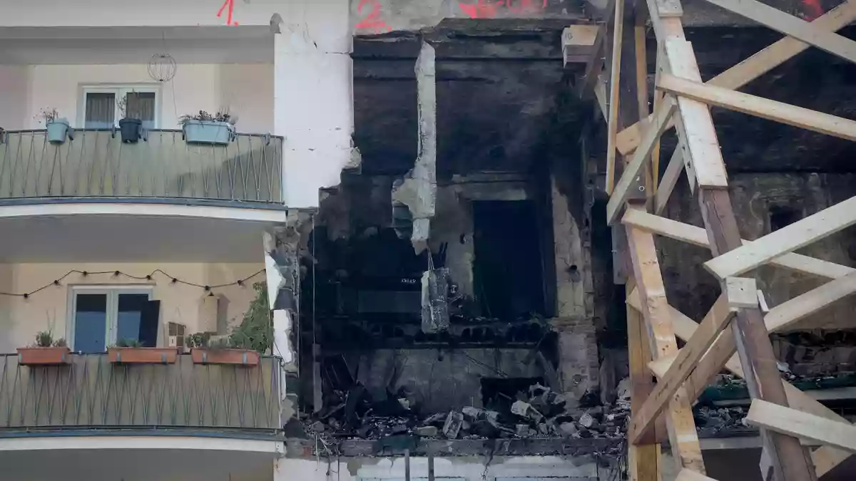 Die Explosion zerstörte Teile des Wohnhauses.  - Bild: Tizian Gerbing/dpa