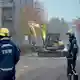 Als Explosionsursache steht Gas im Raum.   - Bild: Tizian Gerbing/dpa