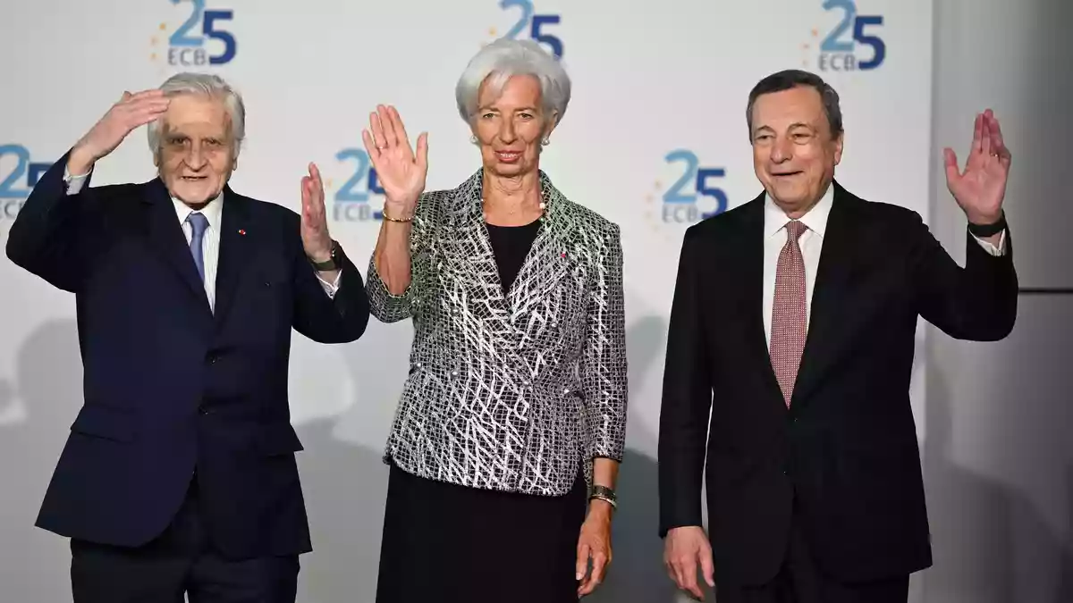 Lagardes Vorgänger Jean-Claude Trichet und Mario Draghi waren jeweils acht Jahre im Amt. (Archivbild) - Bild: Arne Dedert/dpa