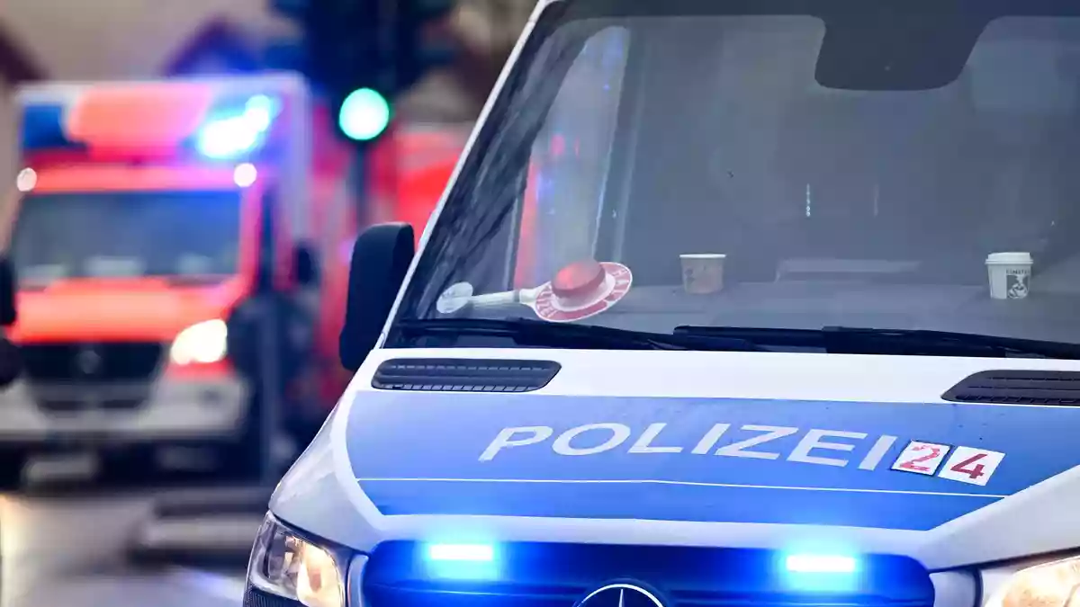 Die Frau und das Kind verstarben noch an der Unfallstelle. (Symbolbild) - Bild: Jens Kalaene/dpa