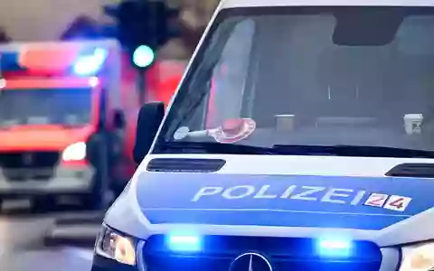 Die Frau und das Kind verstarben noch an der Unfallstelle. (Symbolbild) - Foto: Jens Kalaene/dpa