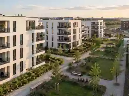 Moderne Wohngebäude auf einer Baustelle in Düsseldorf-Benrath, die ein ehemaliges Industriegelände in ein Wohnquartier verwandeln. - Foto: über boerse-global.de