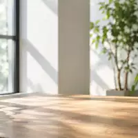 Heller, minimalistischer Arbeitsbereich mit natürlichem Licht und Pflanzen, Fokus auf eine ruhige, aufgeräumte Umgebung. - Foto: über boerse-global.de