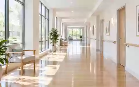Ein heller, moderner Flur in einer Pflegeeinrichtung mit natürlichem Lichteinfall und minimalistischer Architektur. - Foto: über boerse-global.de