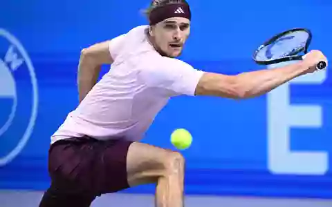 Alexander Zverev löst am Montag Jannik Sinner als Nummer eins der Tennis-Welt ab. - Foto: Helmut Fohringer/APA/dpa