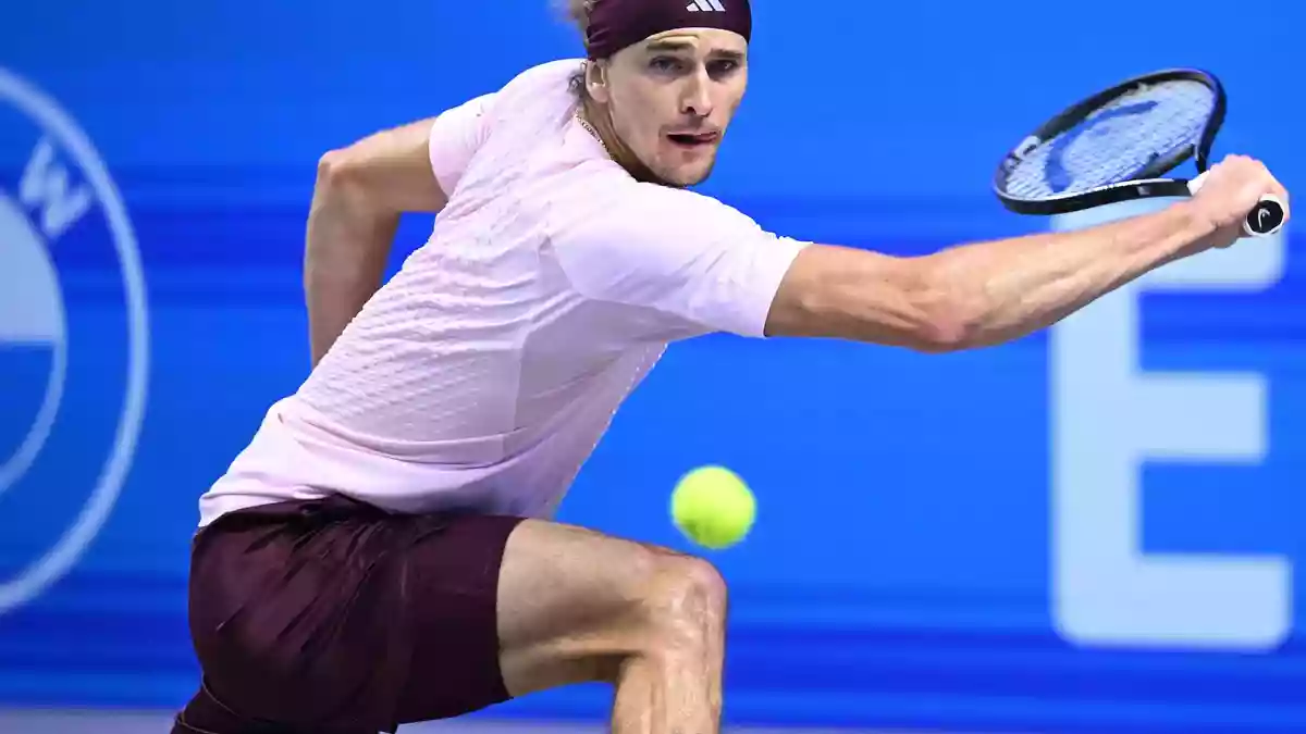 Alexander Zverev löst am Montag Jannik Sinner als Nummer eins der Tennis-Welt ab. - Bild: Helmut Fohringer/APA/dpa