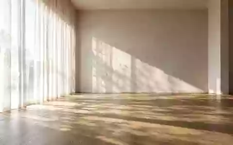 Minimalistischer Innenraum mit sanftem Tageslicht und architektonischen Schattenstrukturen auf einer hellen Wand. - Foto: über boerse-global.de