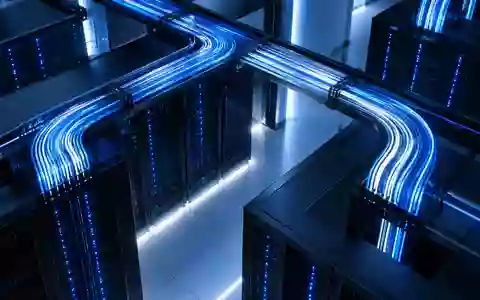 Abstrakte Darstellung einer modernen Serverumgebung mit leuchtenden Glasfaserkabeln und technischer Infrastruktur. - Foto: über boerse-global.de