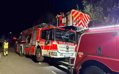 FW-GL: Abschlussmeldung: Verunglückte Drehleiter erfolgreich geborgen - L289 zwischen Herkenrath und Kürten-Spitze wieder freigegeben - Foto: presseportal.de