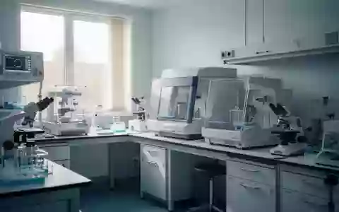 Ein steriler, modern ausgestatteter medizinischer Laborraum ohne Personen, der den klinischen Kontext der Herzdiagnostik symbolisiert. - Foto: über boerse-global.de