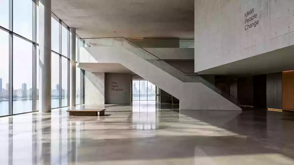Ein moderner, minimalistischer Raum mit klaren architektonischen Linien und hellem Tageslicht auf einem Betonboden. Illustration mit AI erstellt.