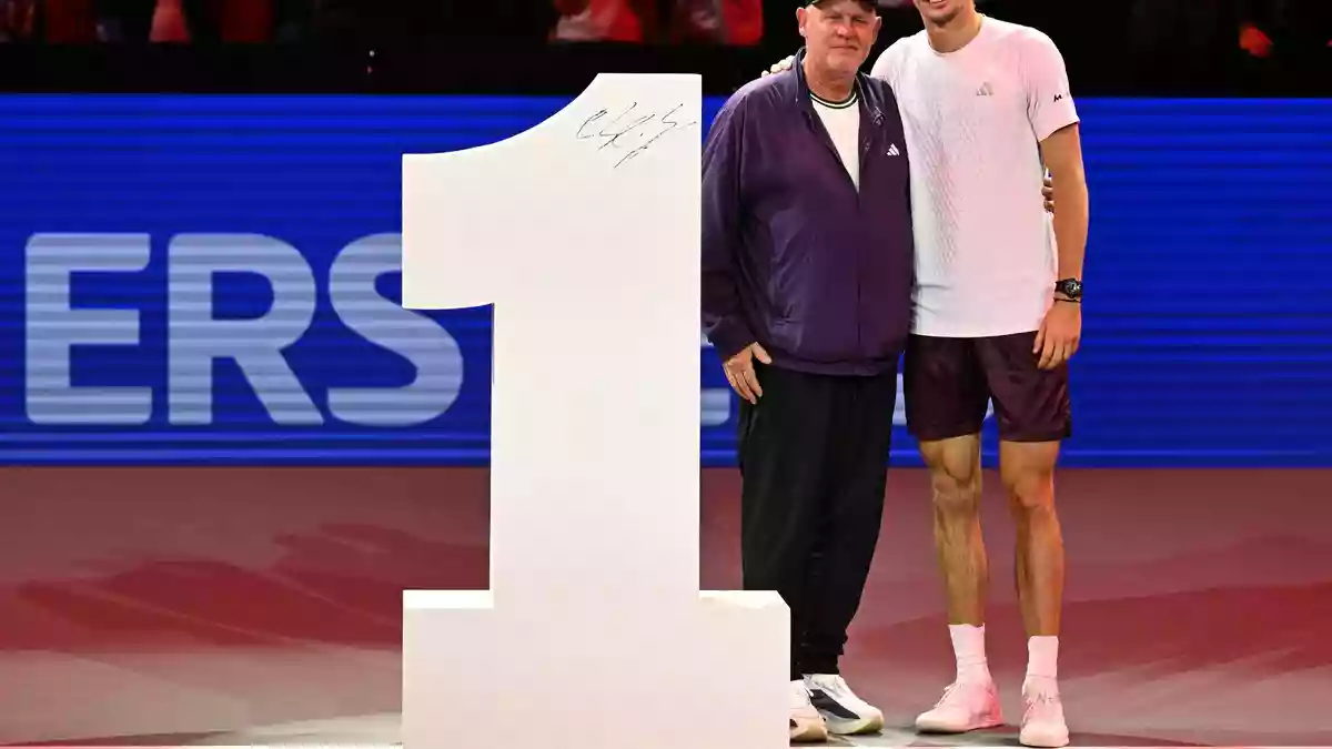 Zweimal Alexander und die Eins: Tennis-Champion Zverev mit seinem Vater. - Bild: Helmut Fohringer/APA/dpa