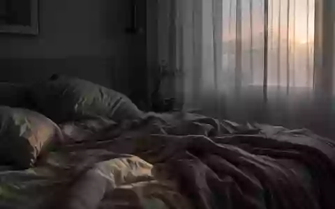 Ein ungemachtes Bett in einem ruhig beleuchteten Schlafzimmer im morgendlichen Licht. - Foto: über boerse-global.de