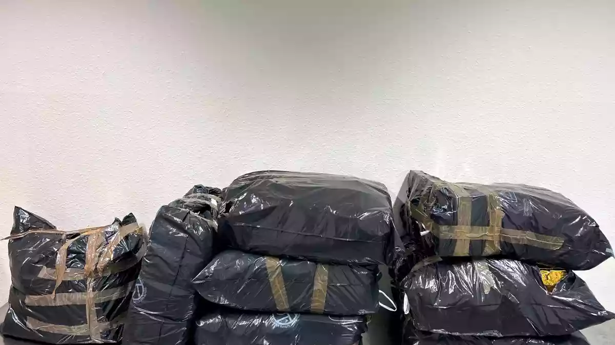 HZA-SI: Kaffee in Müllsäcken - ZOLL entdeckt knapp 200 Kilogramm Kaffee im Kofferraum - Bild: presseportal.de