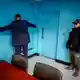Merz auf der nordkoreanischen Seite der Baracke. - Bild: Kay Nietfeld/dpa