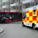 Mehrere Fahrgäste sowie die Busfahrerin wurden verletzt. - Bild: Marcel Von Fehrn/dpa