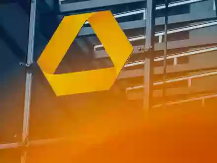 Die Commerzbank steuert auf eine Übernahme durch die italienische Unicredit zu. (Archivbild) - Foto: Andreas Arnold/dpa
