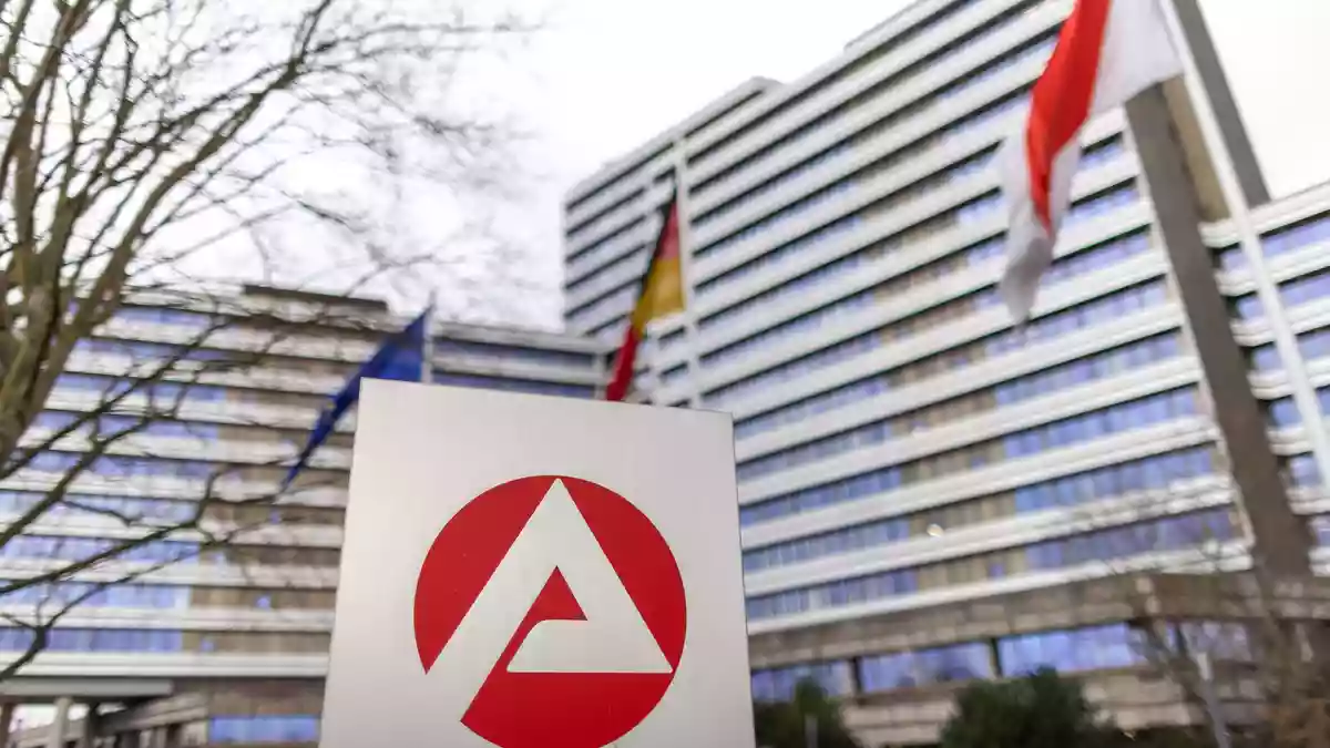 Die Zahl der Arbeitslosen in Deutschland ist im Oktober um 40.000 gesunken. (Archivbild)  - Bild: Daniel Karmann/dpa