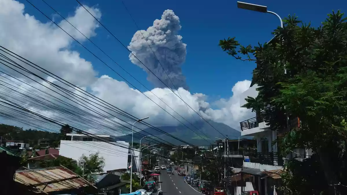 Die Philippinen liegen auf dem Pazifischen Feuerring, der geologisch aktivsten Zone der Erde.  - Bild: Zalrian Sayat/AP/dpa
