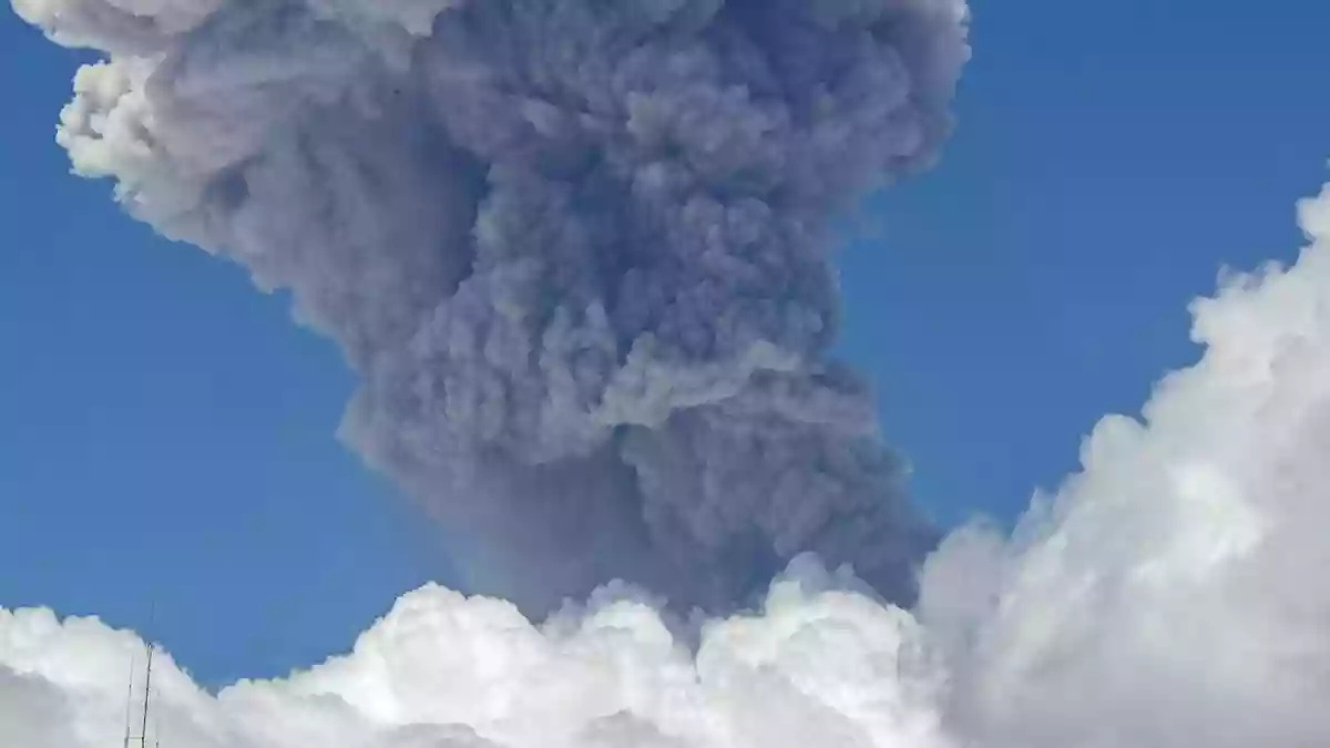 Der Mayon südöstlich der Hauptstadt Manila ist regelmäßig aktiv. - Bild: -/Albay Province Public Information Office/XinHua/dpa