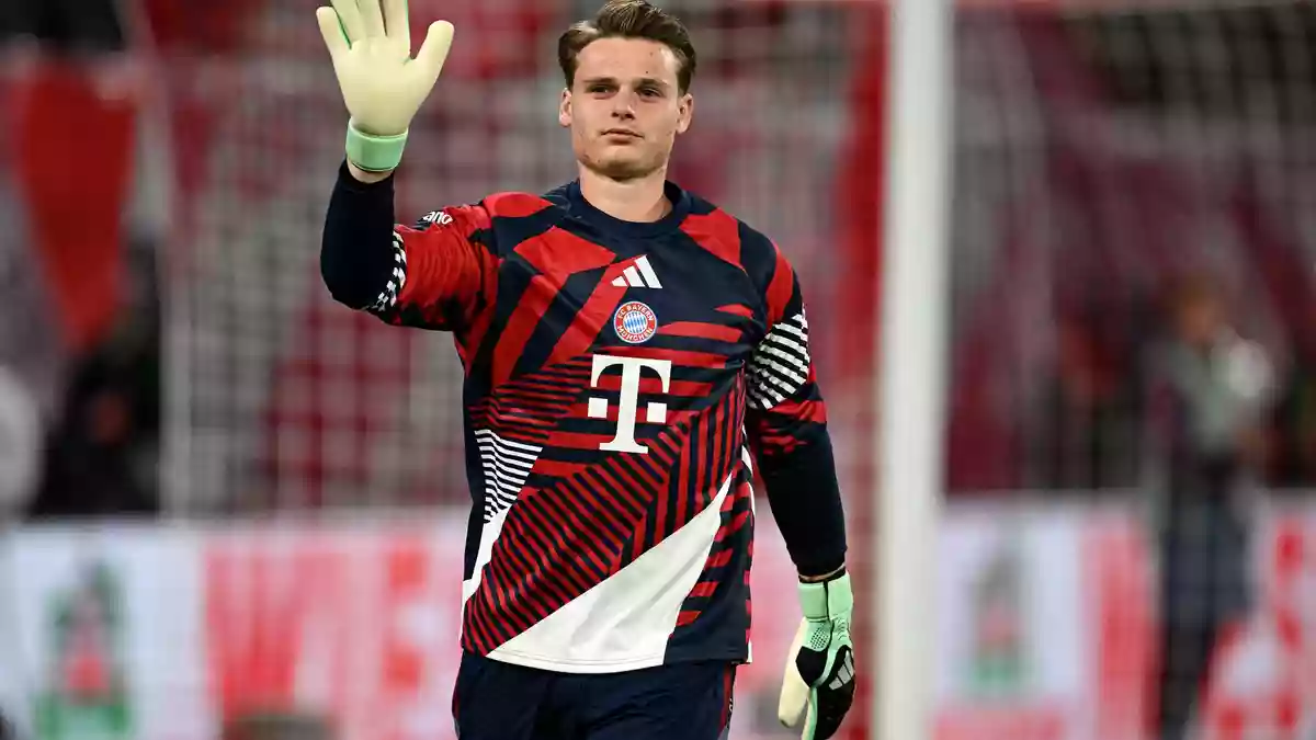 Jonas Urbig wird auch im Bundesliga-Clásico Manuel Neuer im Tor ersetzen.   - Bild: Sven Hoppe/dpa