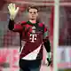Jonas Urbig wird auch im Bundesliga-Clásico Manuel Neuer im Tor ersetzen.   - Bild: Sven Hoppe/dpa