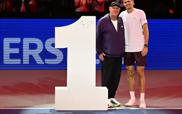 Zweimal Alexander und die Eins: Tennis-Champion Zverev mit seinem Vater. - Foto: Helmut Fohringer/APA/dpa