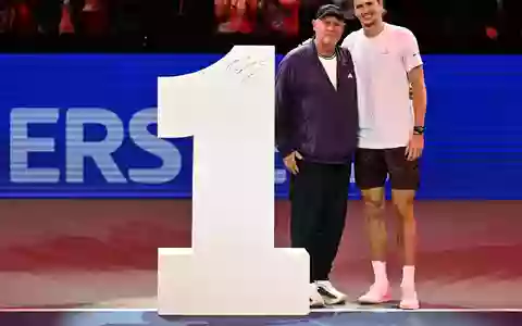 Zweimal Alexander und die Eins: Tennis-Champion Zverev mit seinem Vater. - Foto: Helmut Fohringer/APA/dpa