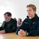 Das Gericht wies die Klage des Ex-Abiturienten Walk (r) ab. - Bild: Uwe Anspach/dpa