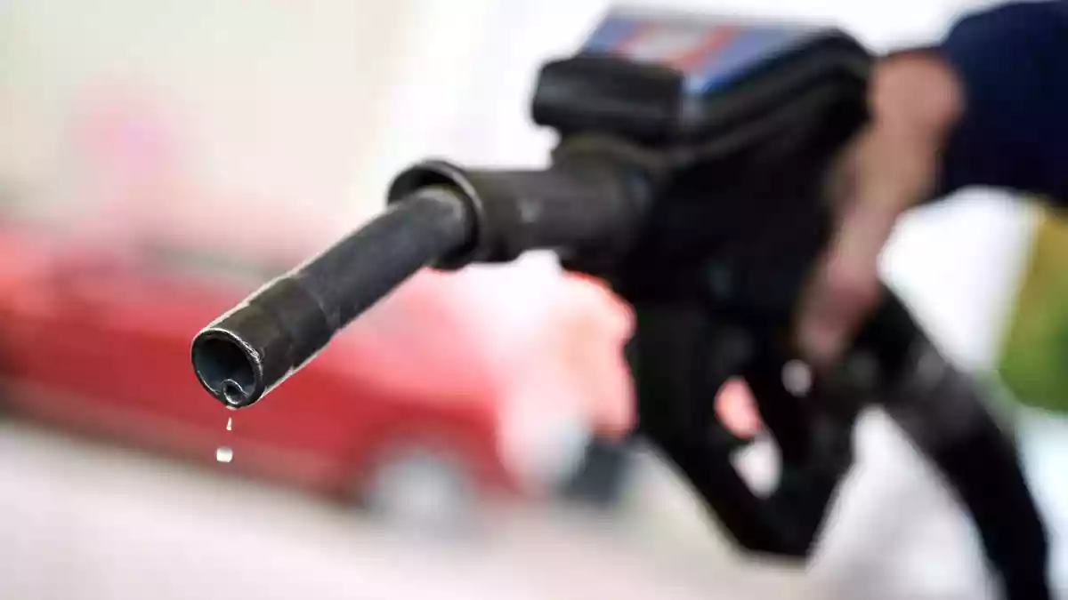 Der Iran-Krieg treibt die Energiepreise. Das bekommen Verbraucherinnen und Verbraucher in Deutschland unter anderem an der Tankstelle zu spüren. (Symbolbild) - Bild: Sina Schuldt/dpa