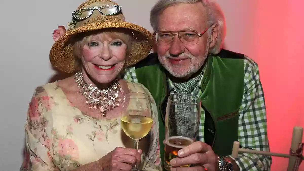 Elke Sommer und ihr Mann Wolf Walther lebten in Bayern und in den USA. (Archivbild)  - Bild: picture alliance / dpa
