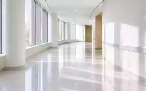 Modernes, minimalistisches Krankenhaus-Interieur mit klaren Linien und hellem, natürlichem Licht. - Foto: über boerse-global.de