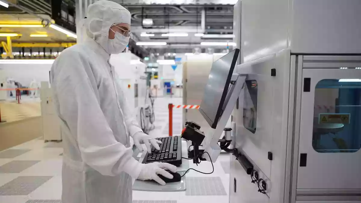 In Itzehoe sollen trotz automatisierter Produktion bis zu 250 Arbeitsplätze entstehen.  - Bild: Marcus Brandt/dpa